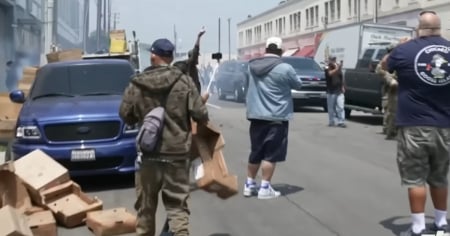 Secretaria de Seguridad Nacional de EE.UU. tras disturbios por redadas masivas: "Si tocan a un agente de ICE, serán perseguidos" 