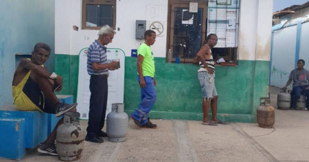 Cubanos podrán reservar turno para la cola del gas a través de Transfermóvil en Santiago y Granma