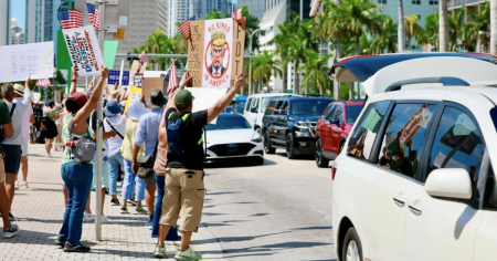 Manifestantes protestan en Miami en el resto de Florida contra medidas de la administración Trump