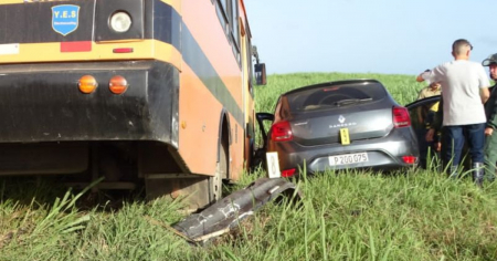 Dos muertos y dos heridos en accidente entre auto y guagua escolar en Sancti Spíritus