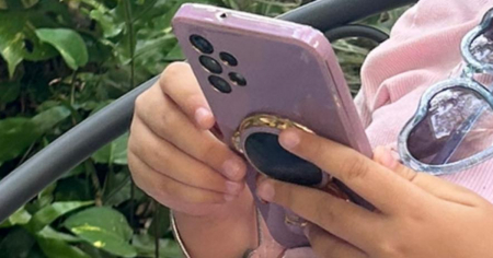 Madre ofrece 40 dólares de recompensa por celular perdido de su hija en La Habana