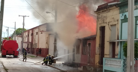 Video muestra devastador incendio en Manzanillo, Granma