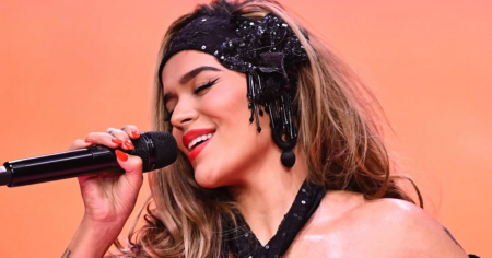 Karol G celebra el éxito de su álbum "Tropicoqueta" a una semana de su lanzamiento: "Ha sido mágico"