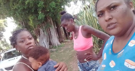 Madres cubanas se plantan frente a la residencia de Díaz-Canel en La Habana