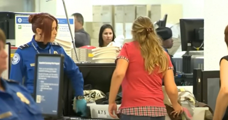 La TSA da una alegría a los viajeros: Entérate qué es lo que ya no tendrás que hacer en aeropuertos de EE.UU.