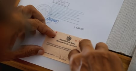 Legalizar documentos en Cuba: Una odisea entre demoras, apagones y sobornos