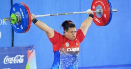 Pesista cubana implanta dos récords continentales en Panamericano del deporte en Colombia