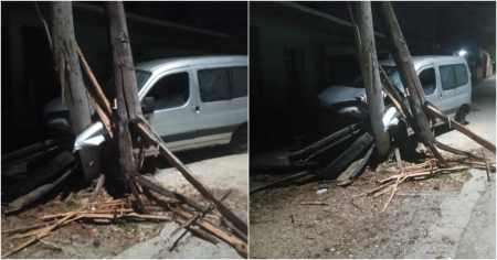 Auto impacta contra un poste eléctrico en La Habana