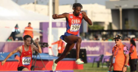 ¡Récord panamericano!: Cubano se alza con el oro en 3 mil metros con osbtáculos