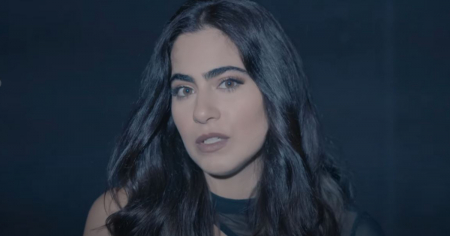 Camila Bordón, hija de Jacqueline Arenal y Mijail Mulkay, debuta en la música con "Me da la gana"