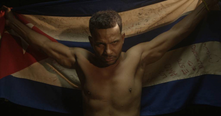 Maykel Castillo se rapa cabeza y cejas en protesta contra abusos en prisión