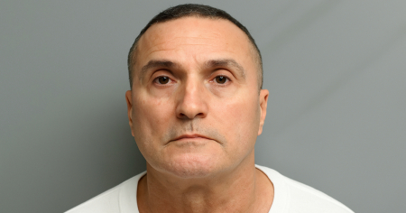 ICE detiene a cubano indocumentado tras amenazar a una congresista en Florida