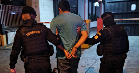 Capturan a coyote que transportaba a migrantes cubanos en Guatemala