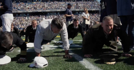 Secretario de Guerra de EE.UU. ayuda a establecer un récord Guinness 