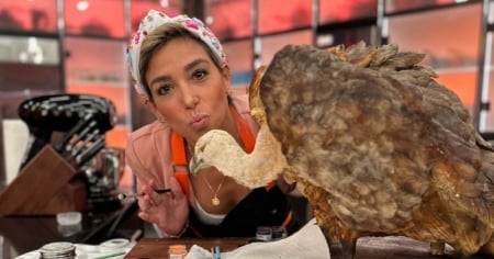 Vanessa Barceló lleva el sabor cubano de Hialeah al escenario de Netflix con un cake