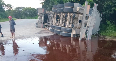 Se vuelca camión cisterna de CUPET en Cuba con más de 30,000 litros de petróleo: ¿Cómo ocurrió?