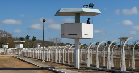 Evacúan prisión en Santiago de Cuba por amenaza del huracán Melissa