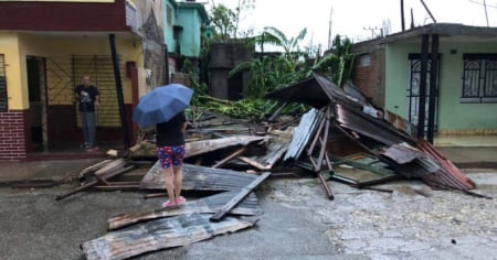 "Caótico todo": Decenas de personas en Santiago de Cuba sin luz ni comida tras paso de huracán Melissa