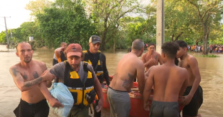 Rescatan a custodio atrapado tras crecida del río Bayamo por huracán Melissa