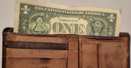 Sigue la estrepitosa caída del precio del dólar y del euro en el mercado informal cubano