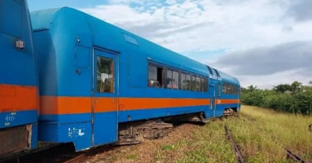 Tren de pasajeros Habana-Sancti Spíritus se descarrila en Villa Clara