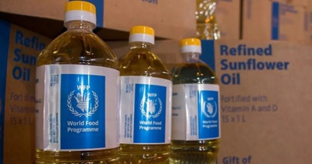 El gobierno niega que esta vez esté vendiendo en bodegas el aceite de donación