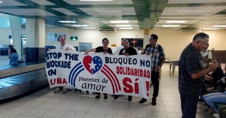 Carlos Lazo reanuda sus envíos a Cuba y vuelve al redil del régimen con una donación de leche en polvo