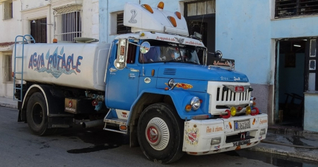 Detienen en Bayamo dos pipas por venta ilegal de agua