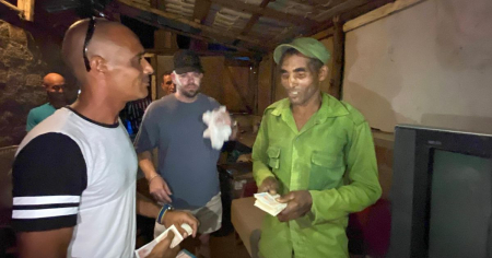Minguito, el hombre que salió del agua con su viejo televisor, recibe uno nuevo en Santiago de Cuba