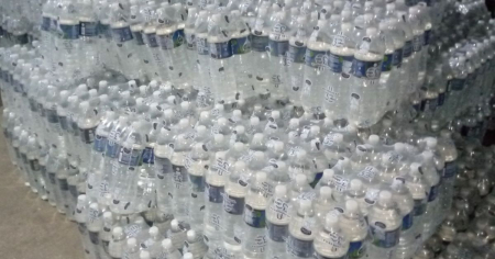 “No es donativo”: Régimen vende agua a familias afectadas por el huracán Melissa en Granma