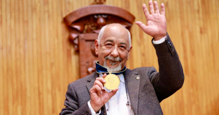 Leonardo Padura recibe Doctorado Honoris Causa de la Universidad de Guadalajara