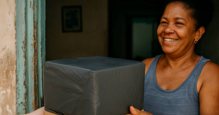 Kilos de nostalgia y necesidad: Migrantes sostienen a sus familias en Cuba con medicinas y comida