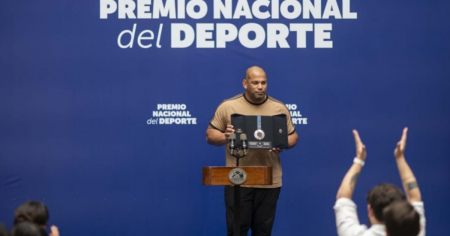 Luchador Yasmani Acosta agradece Premio Nacional del Deporte en Chile con hermoso gesto