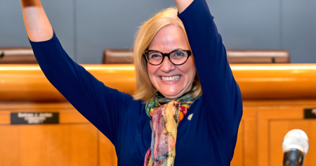 Eileen Higgins rompe dominio republicano y se convierte en primera alcaldesa demócrata de Miami en casi tres décadas