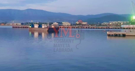 Patana vuelve a quedar a la deriva en la bahía de Santiago de Cuba meses después de haber sido rescatada