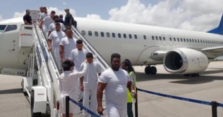 Gobierno de EE.UU. pide a cubanos defender sus casos de asilo en Uganda o Ecuador