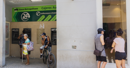 "Cada medida es más pobreza para el trabajador": Cubanos reaccionan a la nueva tasa flotante