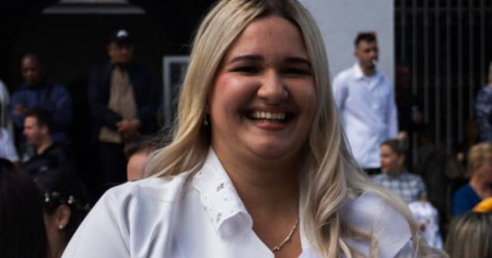 Arrestan a la médica Lilian Borroto mientras protestaba por la detención de su madre, Alina Bárbara López