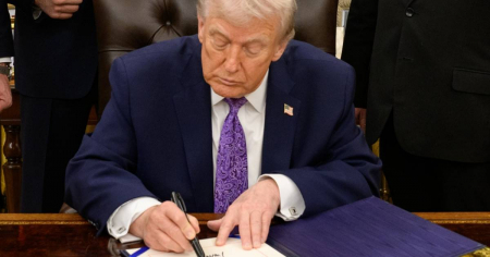 Trump firma orden ejecutiva para reclasificar la marihuana