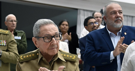 Raúl Castro reaparece en la sesión final de la Asamblea Nacional de Cuba
