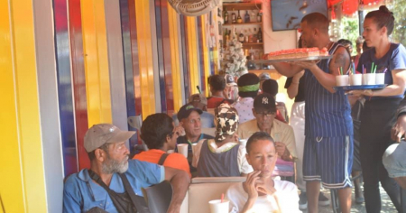 Negocios privados en La Habana darán comida a personas necesitadas el 31 de diciembre por tercer año consecutivo