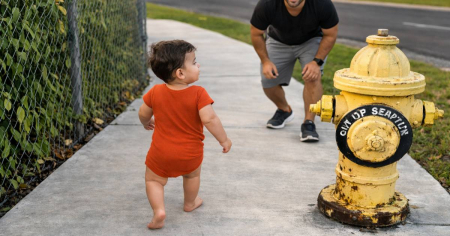 Padre cubano en Estados Unidos entrena a su bebé para que no sea un "hijo de cristal"