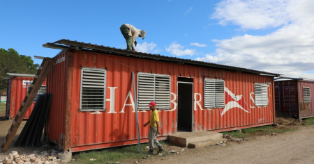 Damnificados deberán pagar alta suma por casas contenedores: Más que el costo de las viviendas convencionales