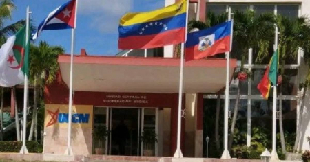 Régimen cubano anuncia retorno de personal médico desde Venezuela y lo presenta como “programado”