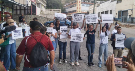 Familiares de presos políticos en Venezuela exigen que se concreten las excarcelaciones