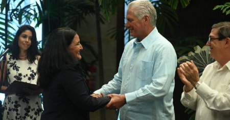 Johana Tablada dice que millones defenderán el régimen y cubanos reaccionan: “Hable por usted, señora”