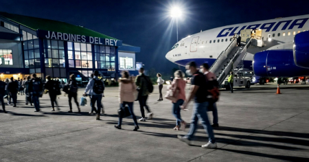 “Misión cumplida”: La Habana disfraza de triunfo el regreso de sus médicos desde Venezuela