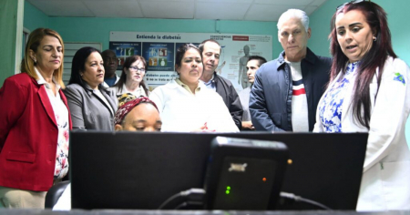 "Transformación digital, pero si no hay ni duralgina": cubanos estallan tras visita de Díaz-Canel al Hospital Fajardo
