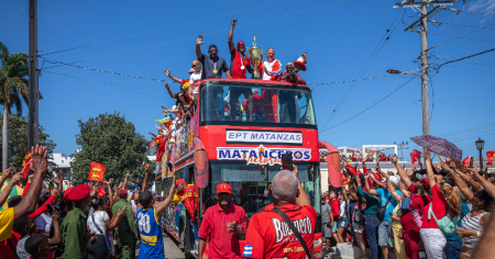 Los Cocodrilos regresan como campeones y desatan multitudinaria celebración en Matanzas