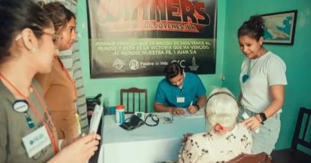 Cerca de mil personas reciben atención médica en iglesia de La Habana